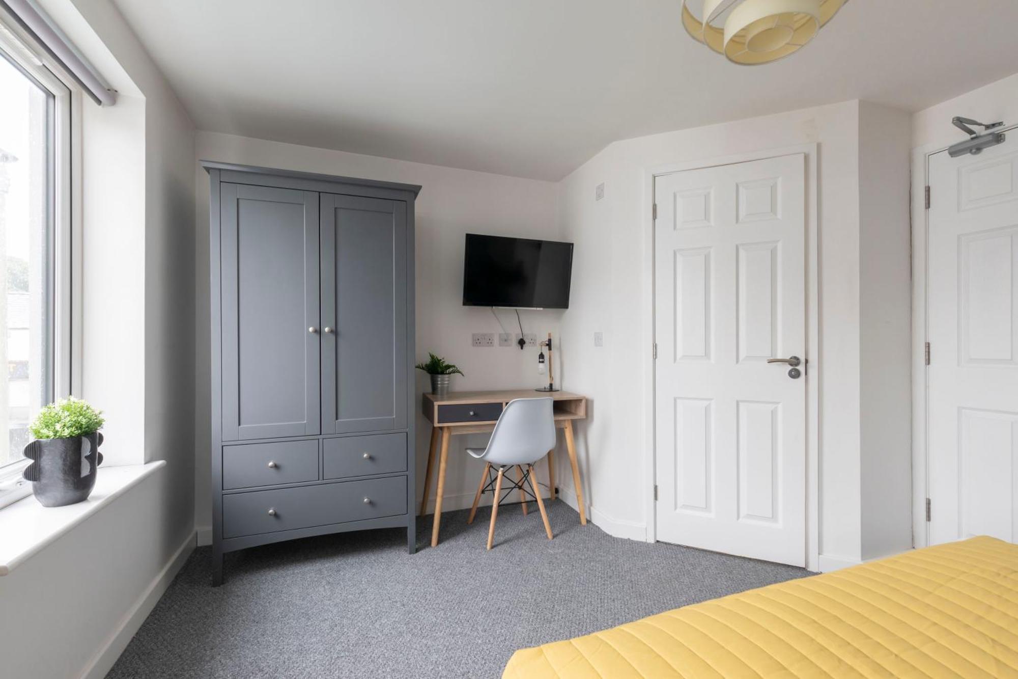 Modern Four Bedroom Four Bathroom Home Cheltenham Exterior foto