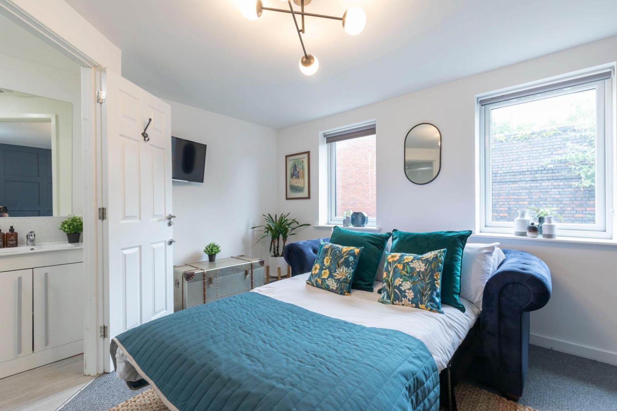 Modern Four Bedroom Four Bathroom Home Cheltenham Exterior foto