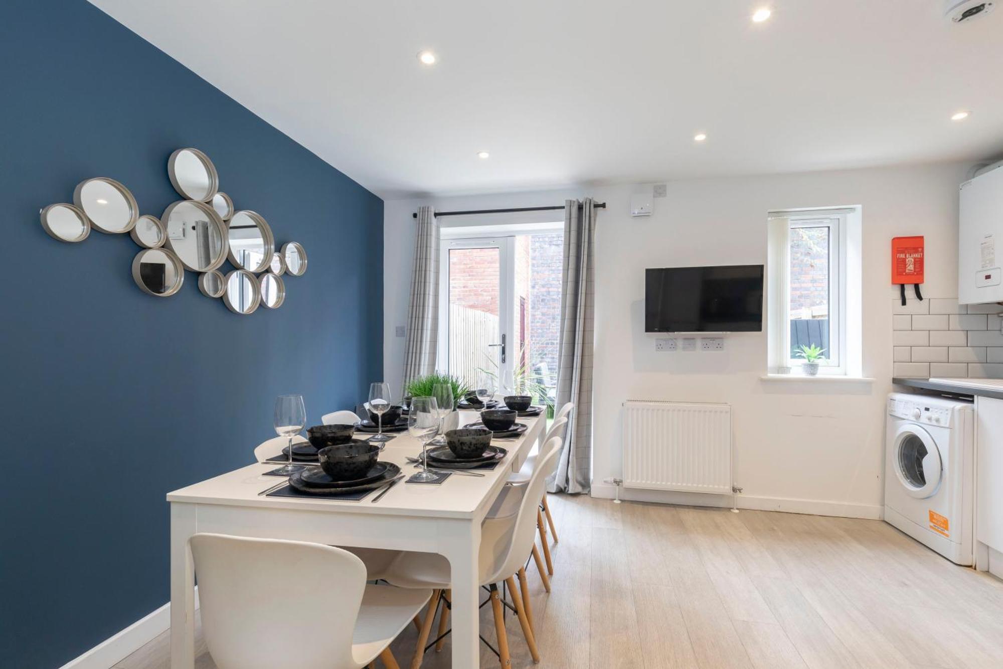 Modern Four Bedroom Four Bathroom Home Cheltenham Exterior foto